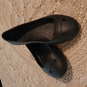 Crocs Woman's black flats comfort shoes size 9 Black in EUC.